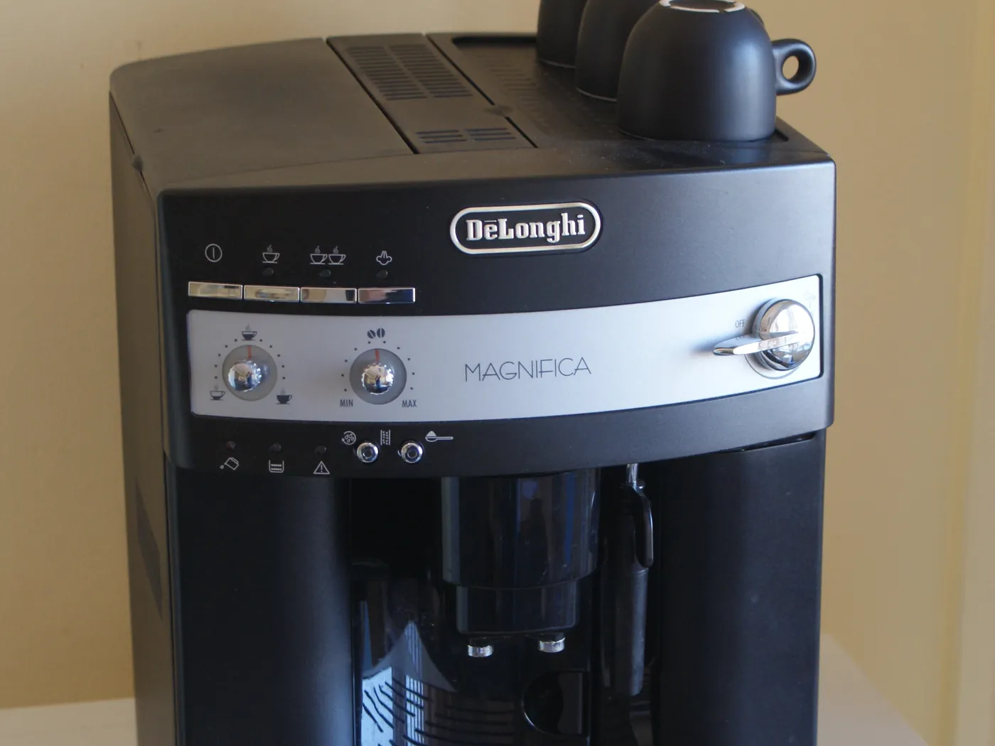Fully automatic espresso machine on a home counter with cups ready